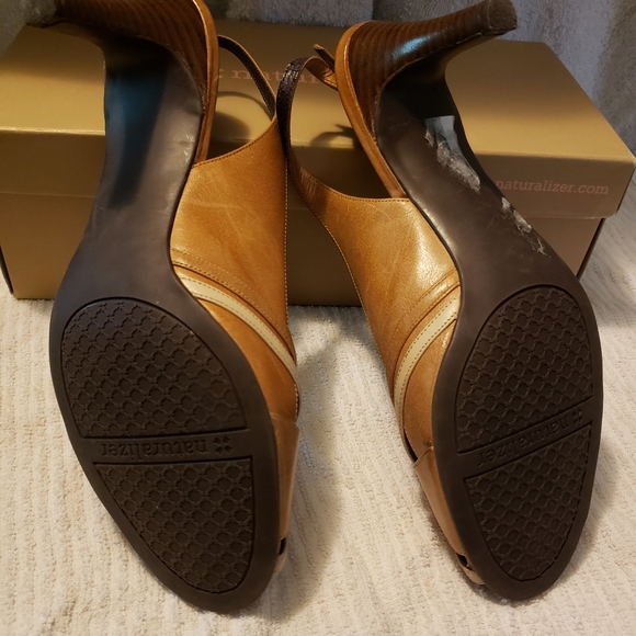 Tan and Cream low heels - Picture 3 of 5